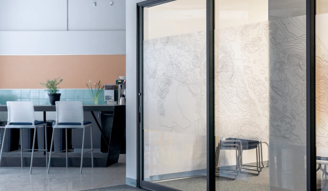 Gdzie sprawdzą się systemy drzwi przesuwnych?