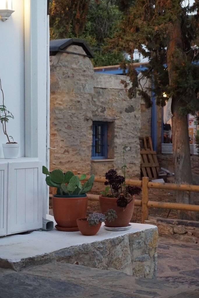 ceramiczne doniczki na balkon